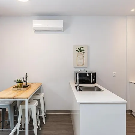 New And Perfectly Located 1 Bedroom Apartment By Den Stays Montreal Exterior photo