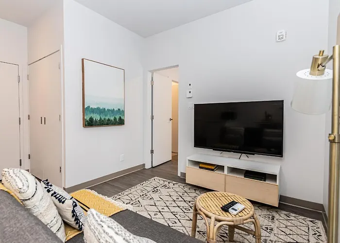 New And Perfectly Located 1 Bedroom Apartment By Den Stays